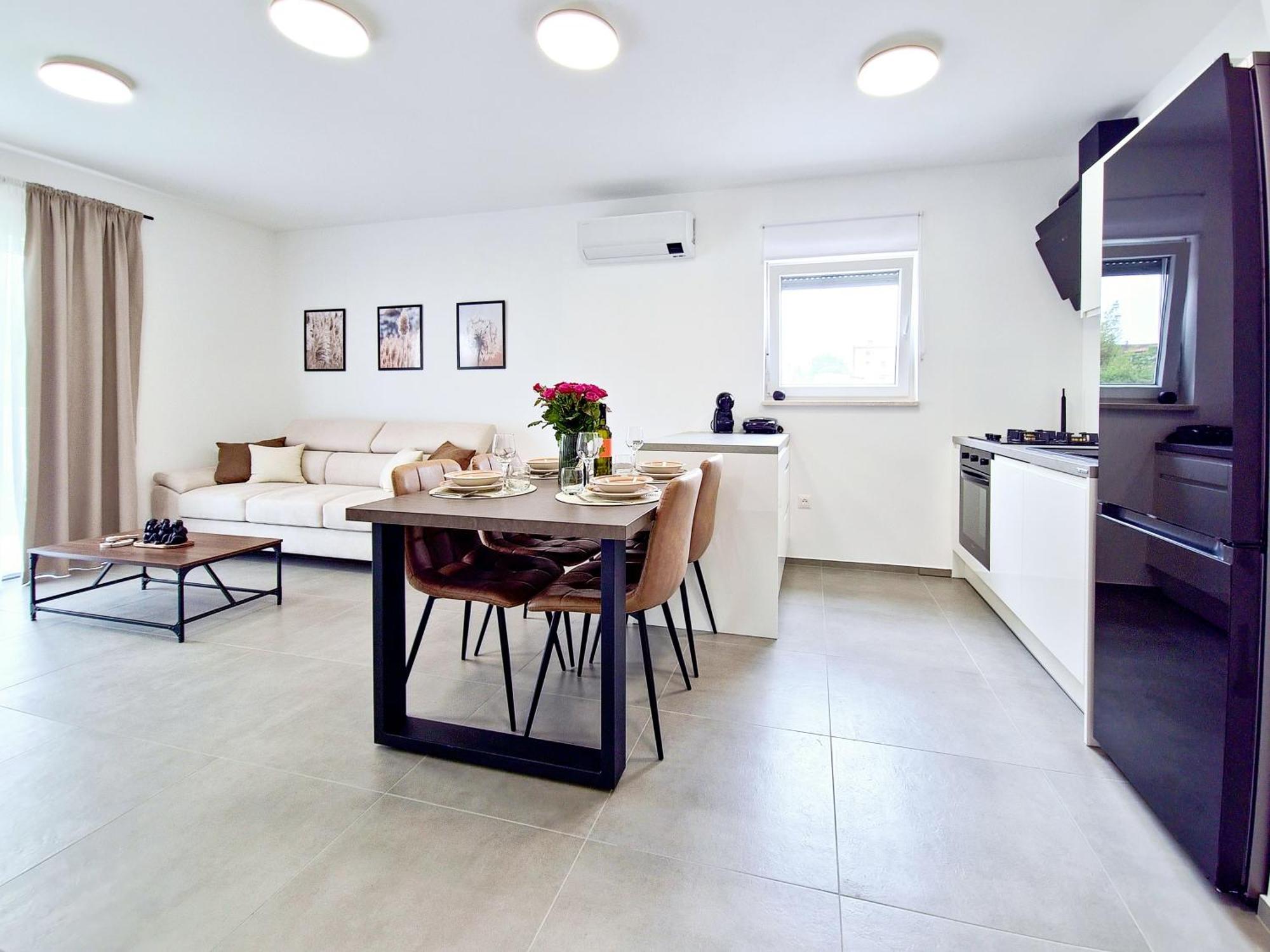 Apartments Laura & Nino พูลา ภายนอก รูปภาพ