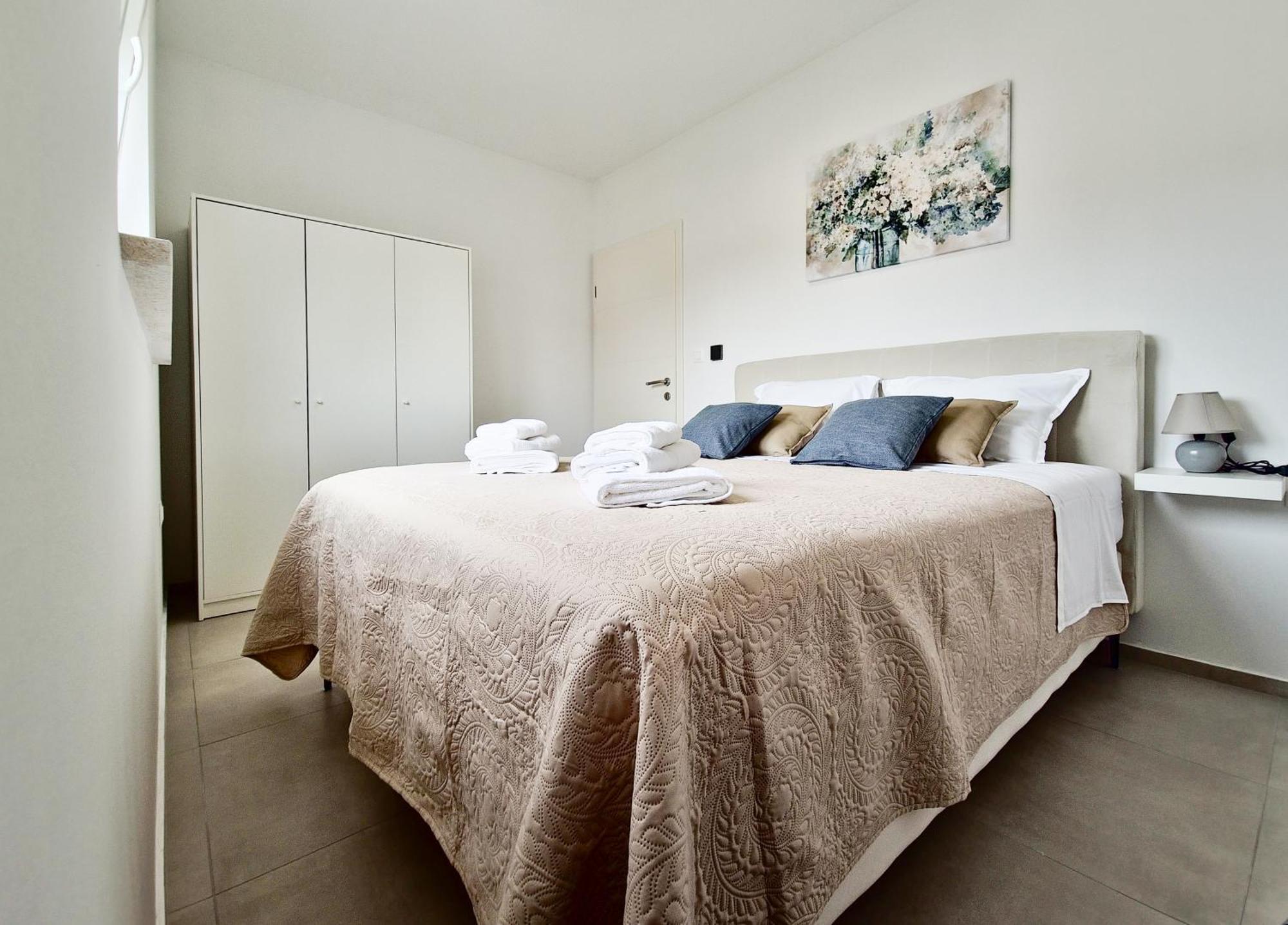 Apartments Laura & Nino พูลา ภายนอก รูปภาพ