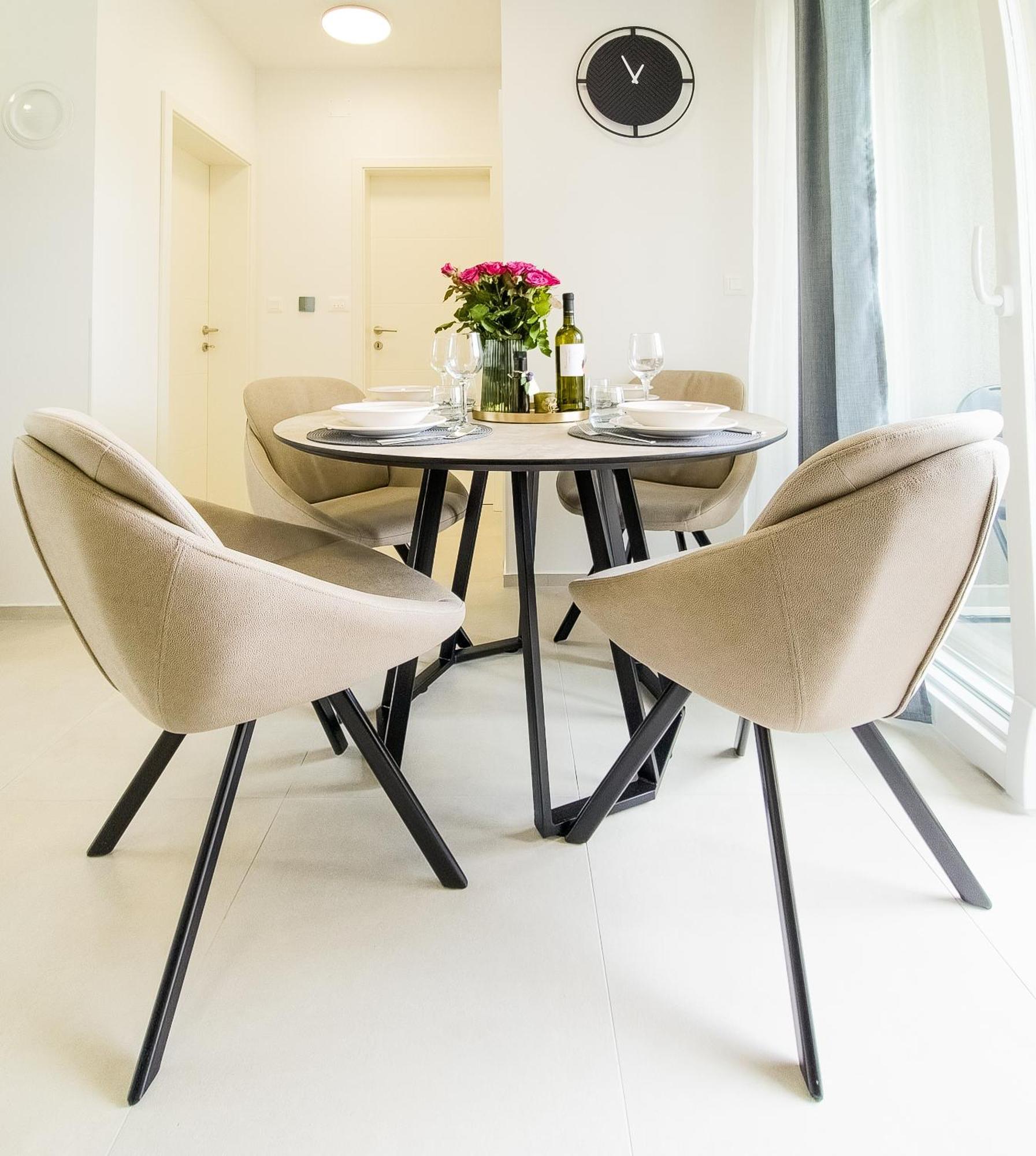 Apartments Laura & Nino พูลา ภายนอก รูปภาพ