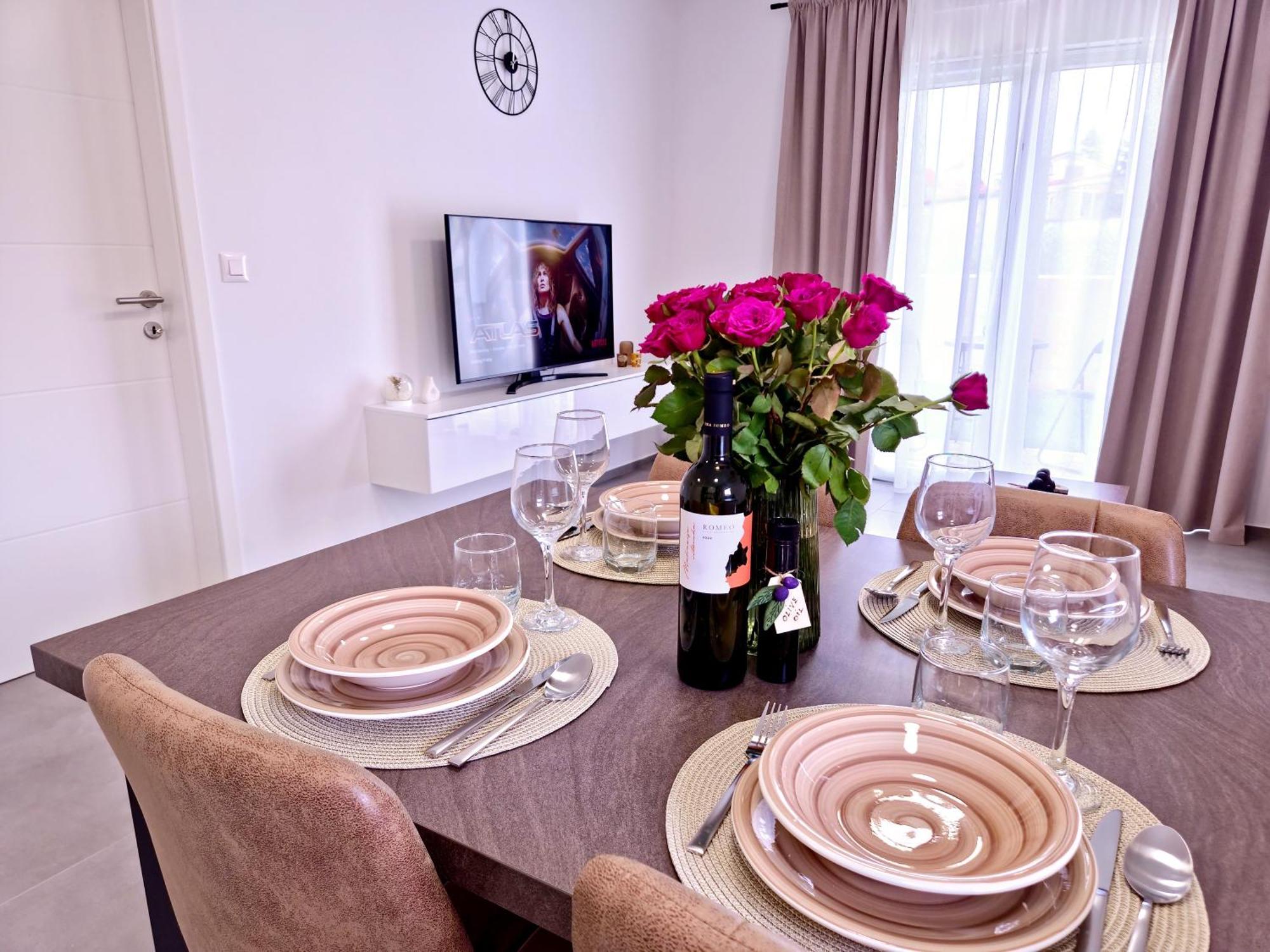Apartments Laura & Nino พูลา ภายนอก รูปภาพ