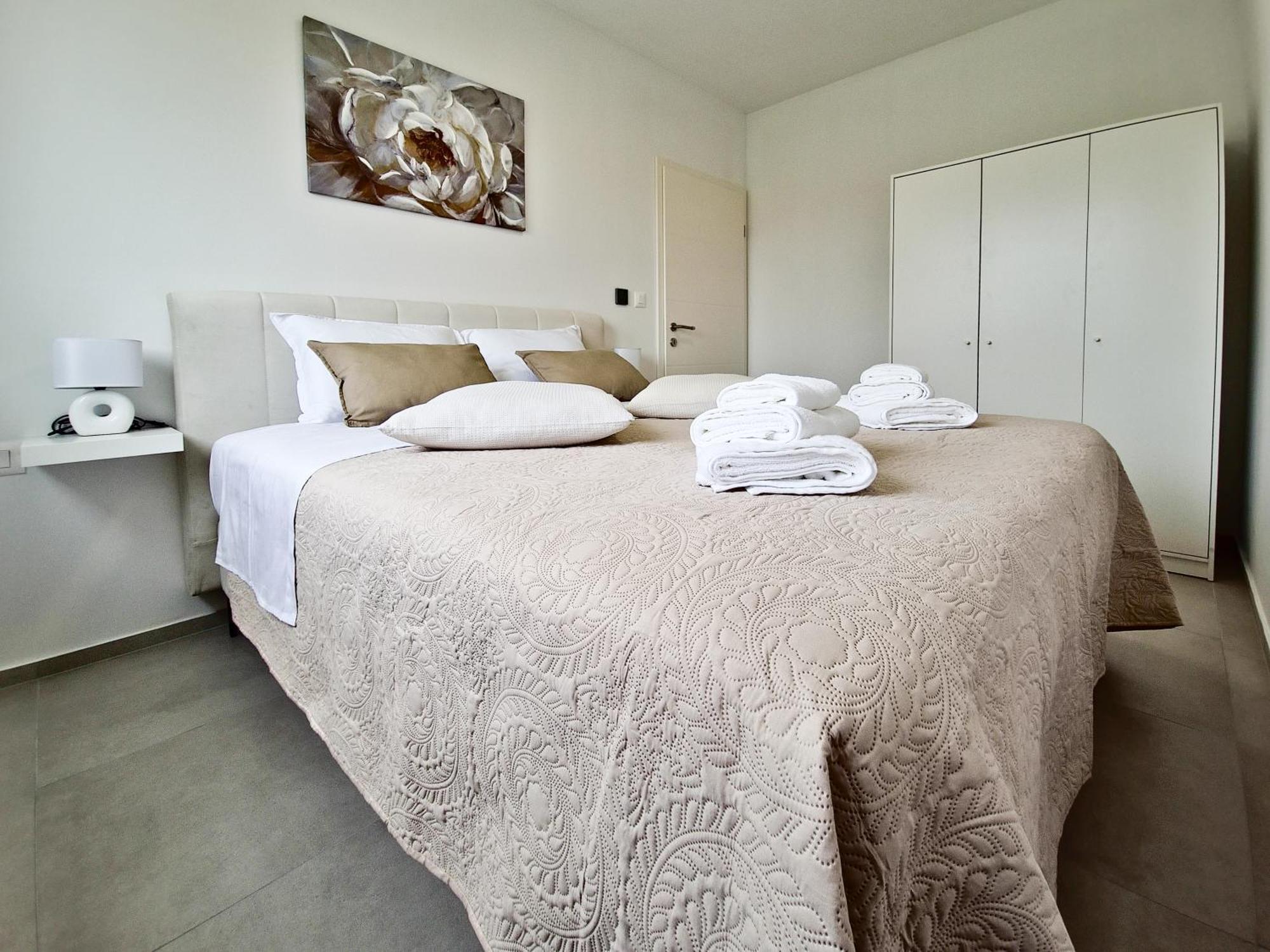 Apartments Laura & Nino พูลา ภายนอก รูปภาพ