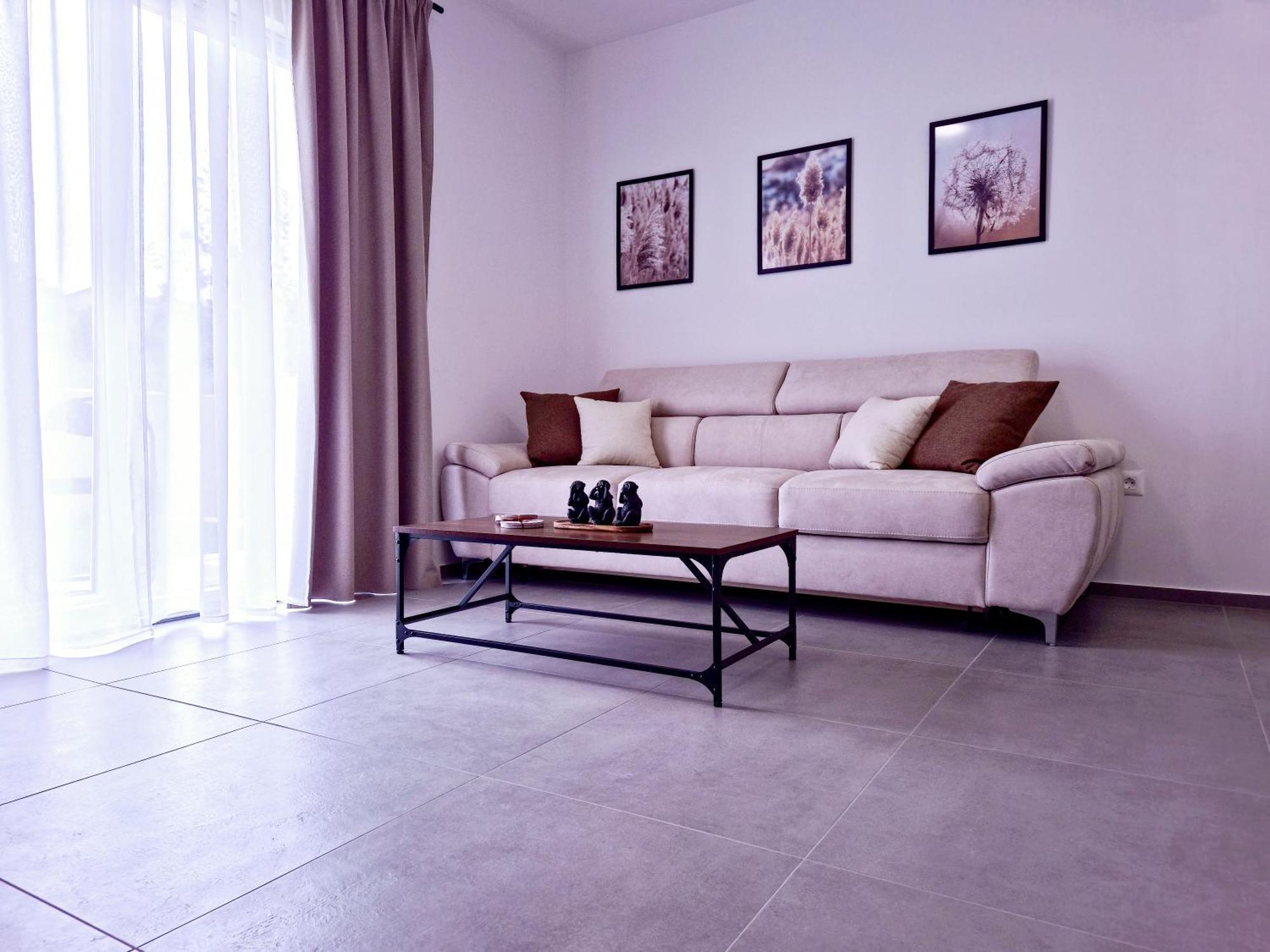 Apartments Laura & Nino พูลา ภายนอก รูปภาพ