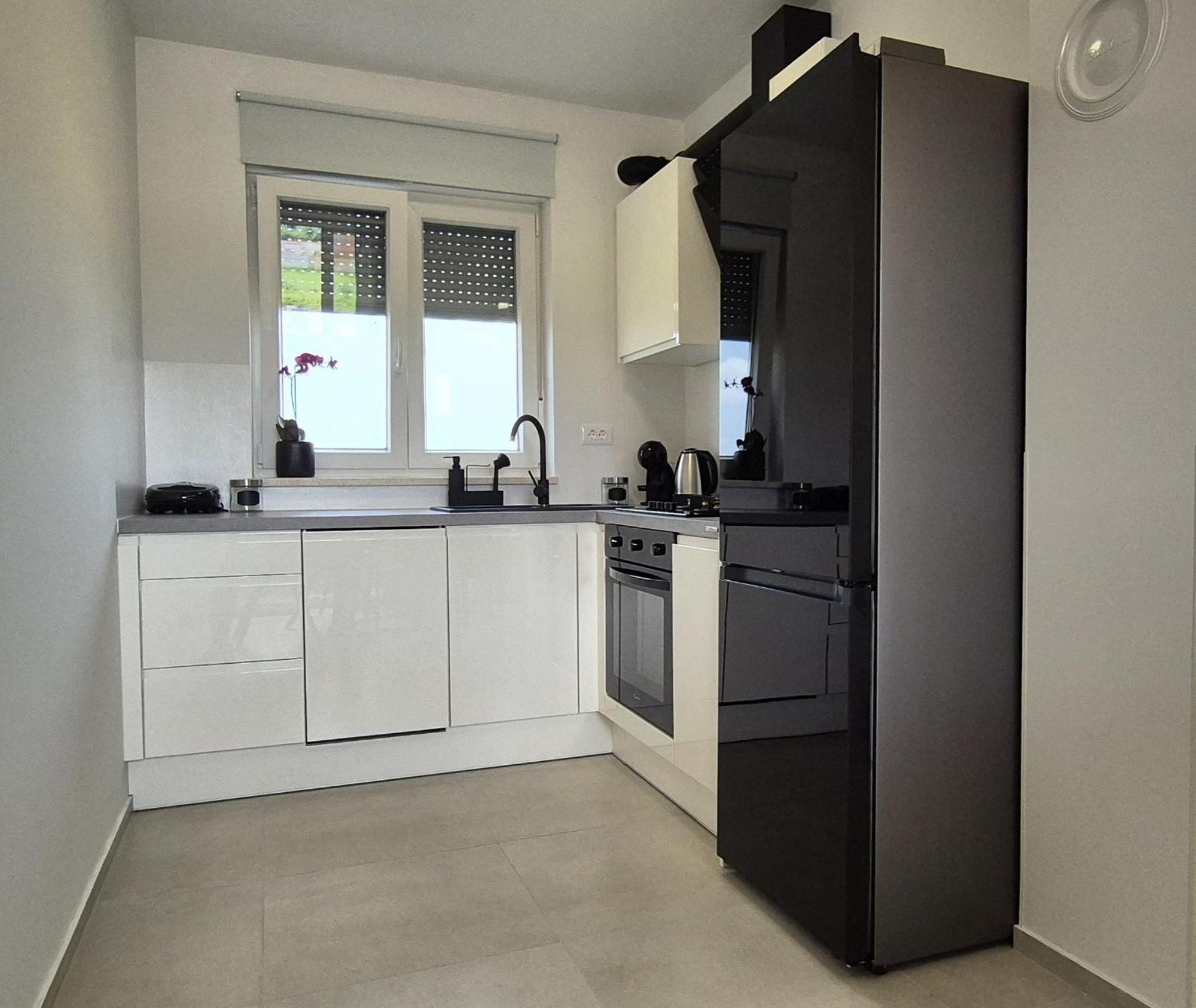 Apartments Laura & Nino พูลา ภายนอก รูปภาพ
